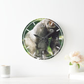 Silverback Male Lowland Gorilla die zich opstelt Grote Klok (Huis)