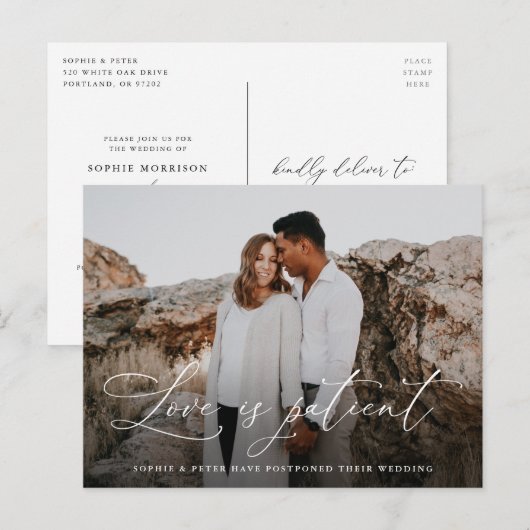 Simpel Elegant Script Liefde is Geduldig Uitstel Aankondigingskaart (Voorkant / Achterkant)