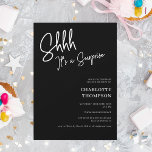 simpele moderne zwarte foto verrassing Sweet 16 Kaart<br><div class="desc">Dat is een verrassing! Elegant eenvoudig modern wit op zwarte foto Sweet 16</div>