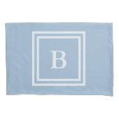 Simple Baby Blue en White Monogramm Kussensloop (Voorkant)