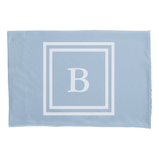 Simple Baby Blue en White Monogramm Kussensloop (Voorkant)