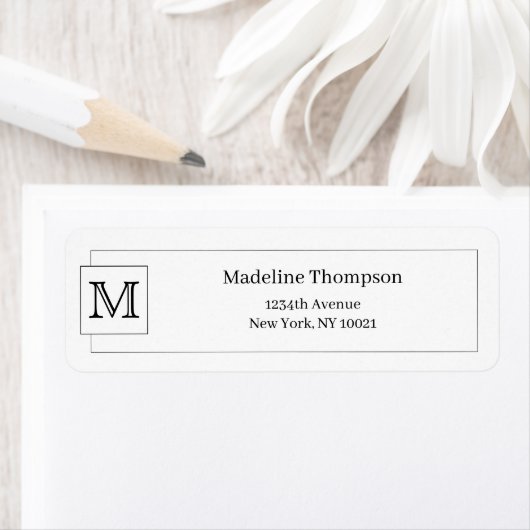 Simple Basic Black Initiaal Monogram Name Border Etiket (Insitu)