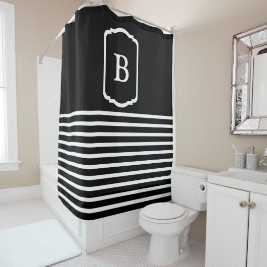 Simple Black and White Horizontal Stripes Monogram Douchegordijn (In situ)
