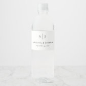 Simple Black And White Monogram Wedding Waterfles Etiket (Voorkant)