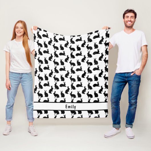 Simple Black And White Pattern Of Bunnies And Name Fleece Deken (In situ)