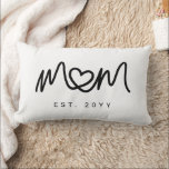 Simple Black Script Heart Unique Mom Established Kussen<br><div class="desc">Simple Black Script Heart Unique Mom Established Lumbar Pillow.
Make it yours with easy customization. Need a custom order? Just send us a message, we’re here to help. Kindly note that response times may vary slightly due to the time difference.</div>