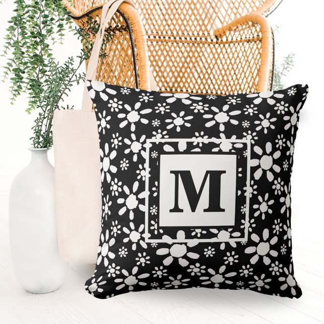 Simple Black White Daisy Flower Pattern Monogram Kussen (Creator heeft geüpload)