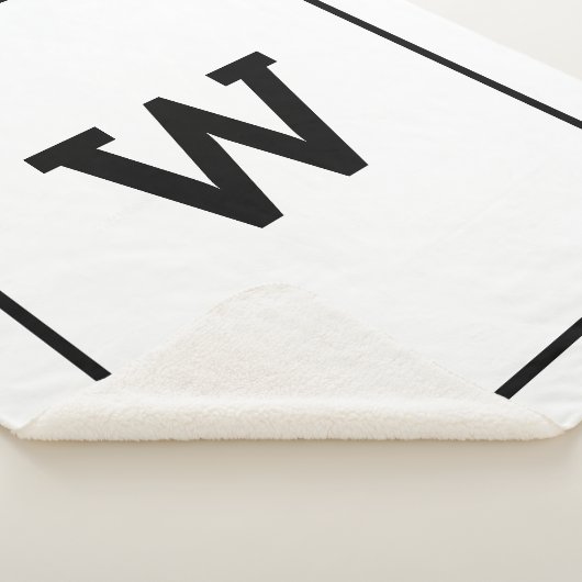 Simple Black White Initiaal Monogram Sherpa Deken (3/4)