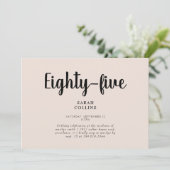 Simple Blush Floral 85th Birthday Party Invitation Kaart (Staand voorkant)