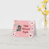 Simple Blush Pink Floral Happy Retirement Foto Kaart (Gele Bloem)