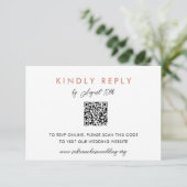 Simple Blush Wedding Website RSVP QR Code Kaart (Staand voorkant)