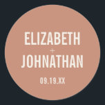 Simple Boho Typography Clay Wedding Ronde Sticker<br><div class="desc">Pas de aangepaste tekst hierboven aan. U kunt extra coördinerende punten in ons "Eenvoudige Boho Typography Wedding Suite" collectie vinden. ***GELIEVE OPMERKING: ALLE FORMULERING EN TEKST EN ACHTERGRONDKLEUR IS TOEGEDIEND. U kunt alle woorden veranderen en u kunt de tekstkleur ook veranderen. Voor punten die een gekleurde achtergrond hebben, kunt u...</div>