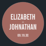 Simple Boho Typography Wedding Ronde Sticker<br><div class="desc">Pas de aangepaste tekst hierboven aan. U kunt extra coördinerende punten in ons "Eenvoudige Boho Dusty Roos Typography Wedding" collectie vinden. ***GELIEVE OPMERKING: ALLE FORMULERING EN TEKST EN ACHTERGRONDKLEUR IS TOEGEDIEND. U kunt alle woorden veranderen en u kunt de tekstkleur ook veranderen. Voor punten die een gekleurde achtergrond hebben, kunt...</div>