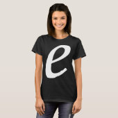 Simple Bold Large White Italic Script Lower Case e T-shirt (Voorkant volledig)