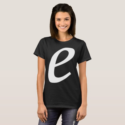 Simple Bold Large White Italic Script Lower Case e T-shirt (Voorkant volledig)