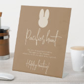 Simple Bunny Pacifier jachtgame baby shower Reclamebord Met Voetstuk (Insitu)