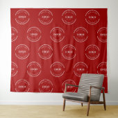 Simple Custom white Logo step and repeat red Wandkleed (In Situ (horizontaal))