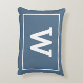 Simple Dusty Blue Initiaal Monogram Accent Kussen (Achterkant (Verticaal))
