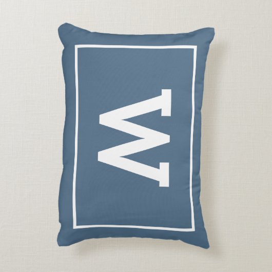 Simple Dusty Blue Initiaal Monogram Accent Kussen (Achterkant (Verticaal))