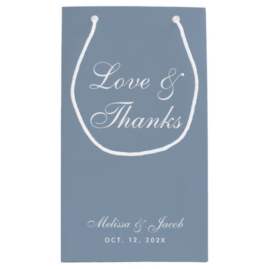 Simple Dusty Blue Wedding Love & Bedankt Script Klein Cadeauzakje (Achterkant)
