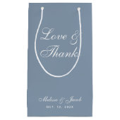 Simple Dusty Blue Wedding Love & Bedankt Script Klein Cadeauzakje (Voorkant)