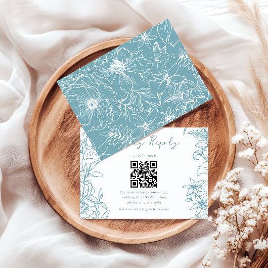 Simple Elegant Dusty Blue Floral QR Code Wedding RSVP Kaartje