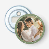 Simple Elegant Sage Green Photo Wedding Favor Button Flesopener (Voorkant)