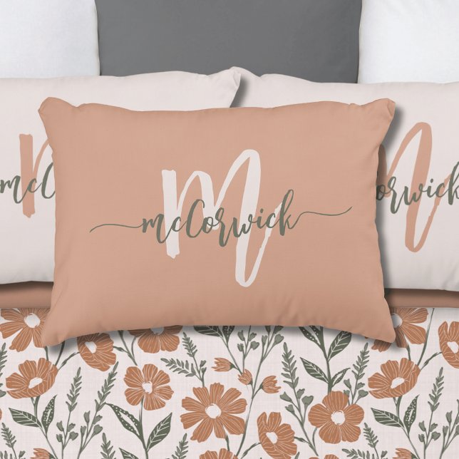 Simple Family Monogram Name Terracotta Accent Kussen (Creator heeft geüpload)