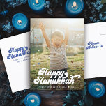 Simple Fun Modern Typography Retro Happy Hanukkah Briefkaart<br><div class="desc">Fun retro  typografie vakantie briefkaart die Happy Hanukkah leest met uw aangepaste foto en bericht. Ruimte voor extra voorgedrukt bericht op de rug.</div>