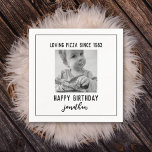 Simple Funny Birthday Photo Napkins Servet<br><div class="desc">Black and White Funny Birthday Custom Photo Napkins Personalized | Happy 40th 50th 60th 70th Birthday Party Custom Napkins with Photo | Personaliseer deze servetten met aangepaste tekst. U kon de achtergrondkleur ook veranderen.</div>