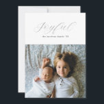 Simple Gilded Silver Foil Joyful Script Feestdagenkaart<br><div class="desc">Dit minimalistische ontwerp heeft slechts een kleine extra glans van faux folie-letters. De faux backer van de folie kan ook door een andere familiefoto worden vervangen.</div>
