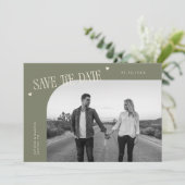 Simple Heart Sage Green Curved Frame Photo Save The Date (Staand voorkant)