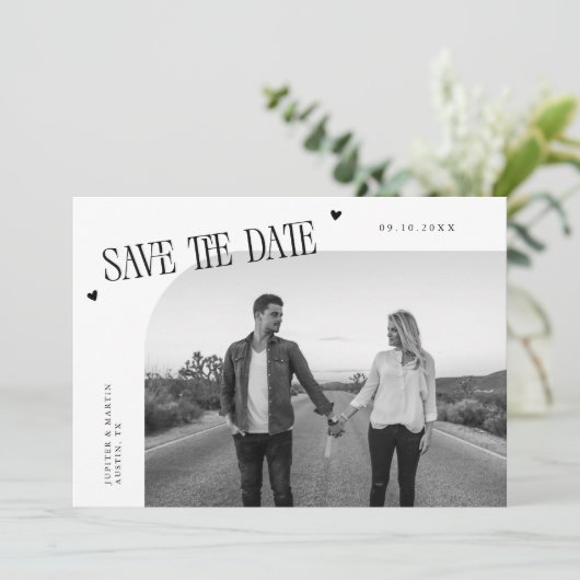 Simple Heart White Curved Frame Photo Save The Date (Staand voorkant)