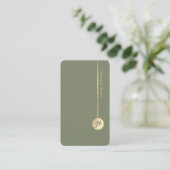 Simple Minimal Monogram Elegant Sage Green & Gold Visitekaartje (Staand voorkant)