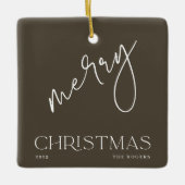 Simple Minimal Olive White Family Name Christmas Keramisch Ornament (Voorkant)