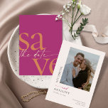 Simple Modern Bold Photo Magenta Oranje Save The Date<br><div class="desc">Deze 5-inch x 7-inch opslagkaarten zijn voorzien van een minimalistisch ontwerp in levendige oranje en roomletters op een magenta achtergrond met placeholders op de achterzijde voor de betrokken echtpaar namen,  trouwdatum,  locatiegegevens en je favoriete foto!</div>