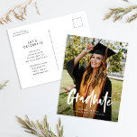Simple Modern Calligraphy Photo Afstuderen Uitnodiging Briefkaart<br><div class="desc">Deze aankondiging van het afstuderen bevat een grote,  volledige voorfoto met een moderne calligrafie-bekleding en de details van de graduatie-partij op de achterkant.</div>