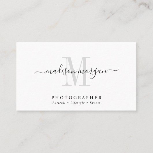 Simple Modern Photographer Script Monogram Visitekaartje (Voorkant)
