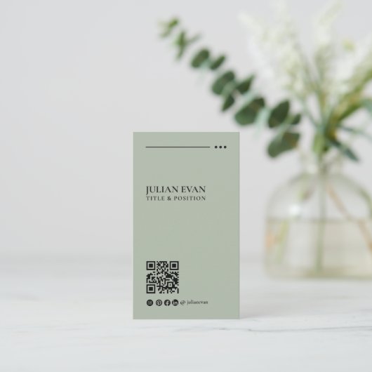 Simple Modern QR Code Sage Green Minimalist Visitekaartje (Staand voorkant)