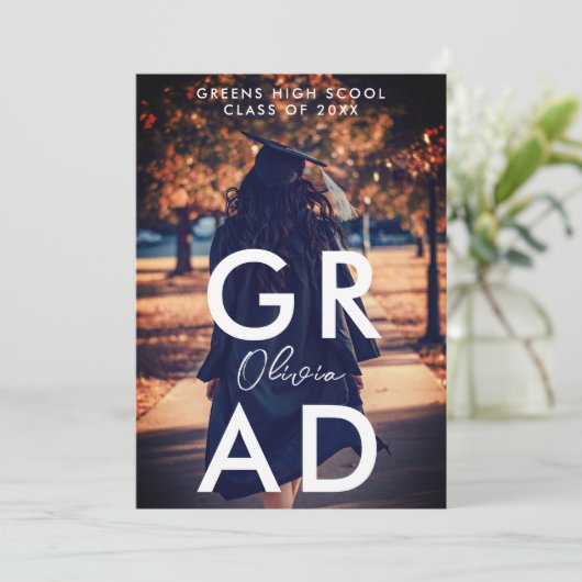 Simple Modern Stylish Burgundy Afstuderen Foto Aankondiging (Staand voorkant)