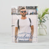 Simple Moderne Script Navy Blue Afstuderen Foto Kaart (Staand voorkant)