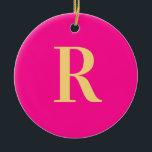 Simple Monogram Modern Keramisch Ornament<br><div class="desc">Dit is een schattig eenvoudig, modern, gepersonaliseerd monogram ontwerp. Dit stijlvolle ontwerp is in trending hot pink met stijlvolle typografie. Het is perfect voor een gepersonaliseerd geschenk of ideaal als kerstboom decoratie voor jezelf. Voeg eenvoudig uw initiaal letter toe door het te typen in het personaliseer dit tekstvak. Bekijk het...</div>