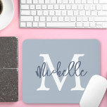 Simple Monogram Name Initiaal Script Dusty Blue Muismat<br><div class="desc">Het eenvoudige Manuscript van het Manuscript van de Naam van Monogram Initiaal Stusty Blauw. Eenvoudig aan te passen.</div>