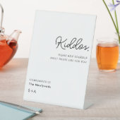 Simple Neutral Kiddos Wedding Treats Table Reclamebord Met Voetstuk (Insitu)