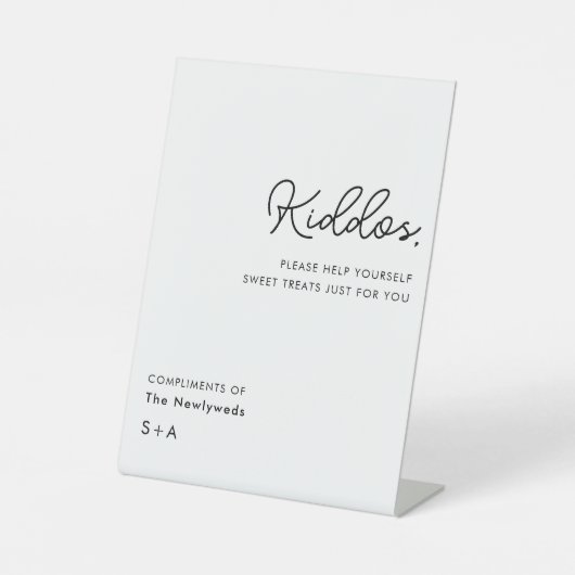 Simple Neutral Kiddos Wedding Treats Table Reclamebord Met Voetstuk (Voorkant)