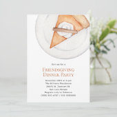 Simple Pumpkin Pie Friendsgiving Dinner Invitation Kaart (Staand voorkant)