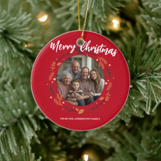 Simple red Christmas Wreath Photo Family name Keramisch Ornament (Boom)