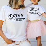 Simple Rustic Heart Arrow New Mama T-shirt<br><div class="desc">vastgesteld datumontwerp met een bijtende hartpijl voor een nieuwe moeder en voor mama en ik die shirten voor moeders en hun kinderen met elkaar vergelijken.</div>