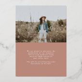 Simple Script Rose Gold Graduation Announcement Folie Uitnodiging (Achterkant)