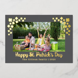 Simple St patricks day Shamrocks family photo Folie Feestdagenkaart
